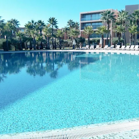 Salgados Vila Lagoas - Modern Within A 5 Star Resort, 50...