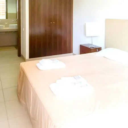 Salgados Vila Lagoas - Modern Within A 5 Star Resort, 50... * Αλμπουφέιρα